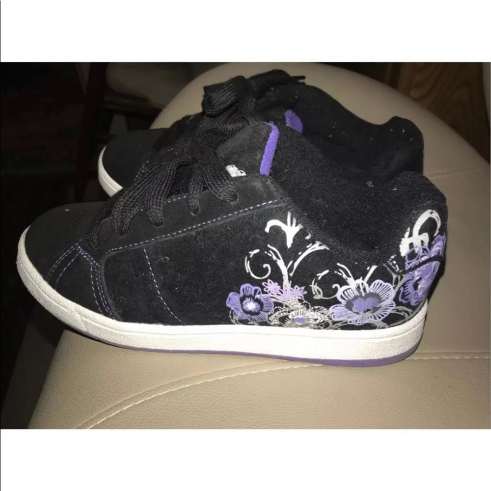 Youth sneakers.  Shoes. Size 4 vgc tribal   Black purple